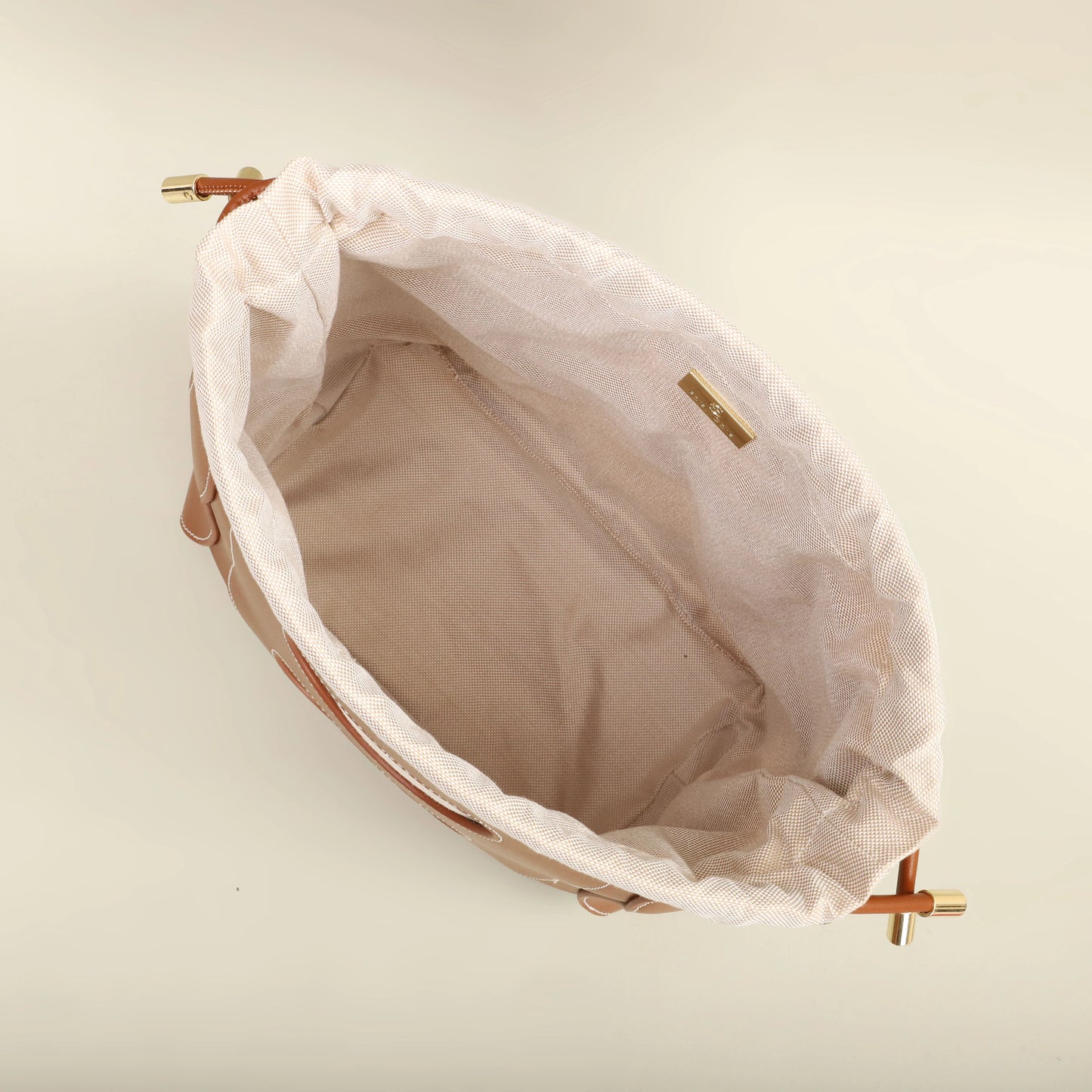Hollow Design Bucket Shoulder Bag – Stylish and Lightweight