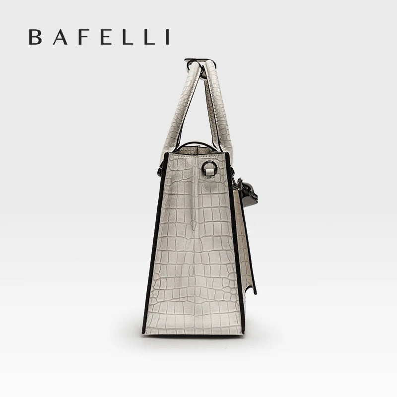 Structured Business Tote in Genuine Leather with Lock Closure