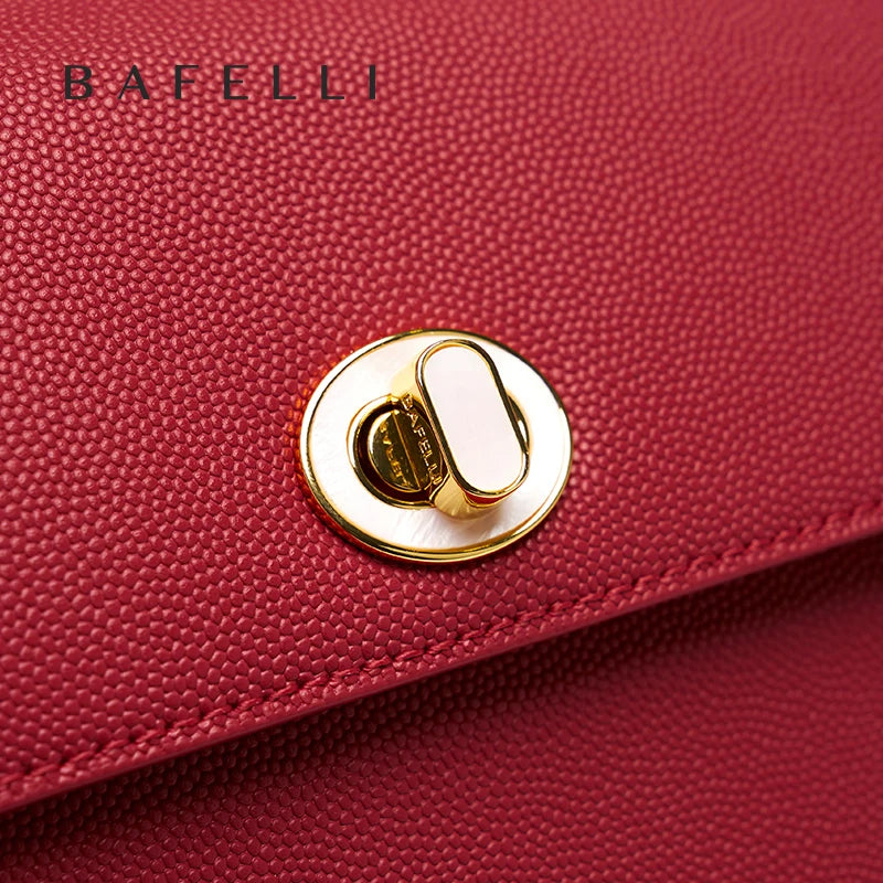 Elegant Split Leather Saddle Crossbody Bag
